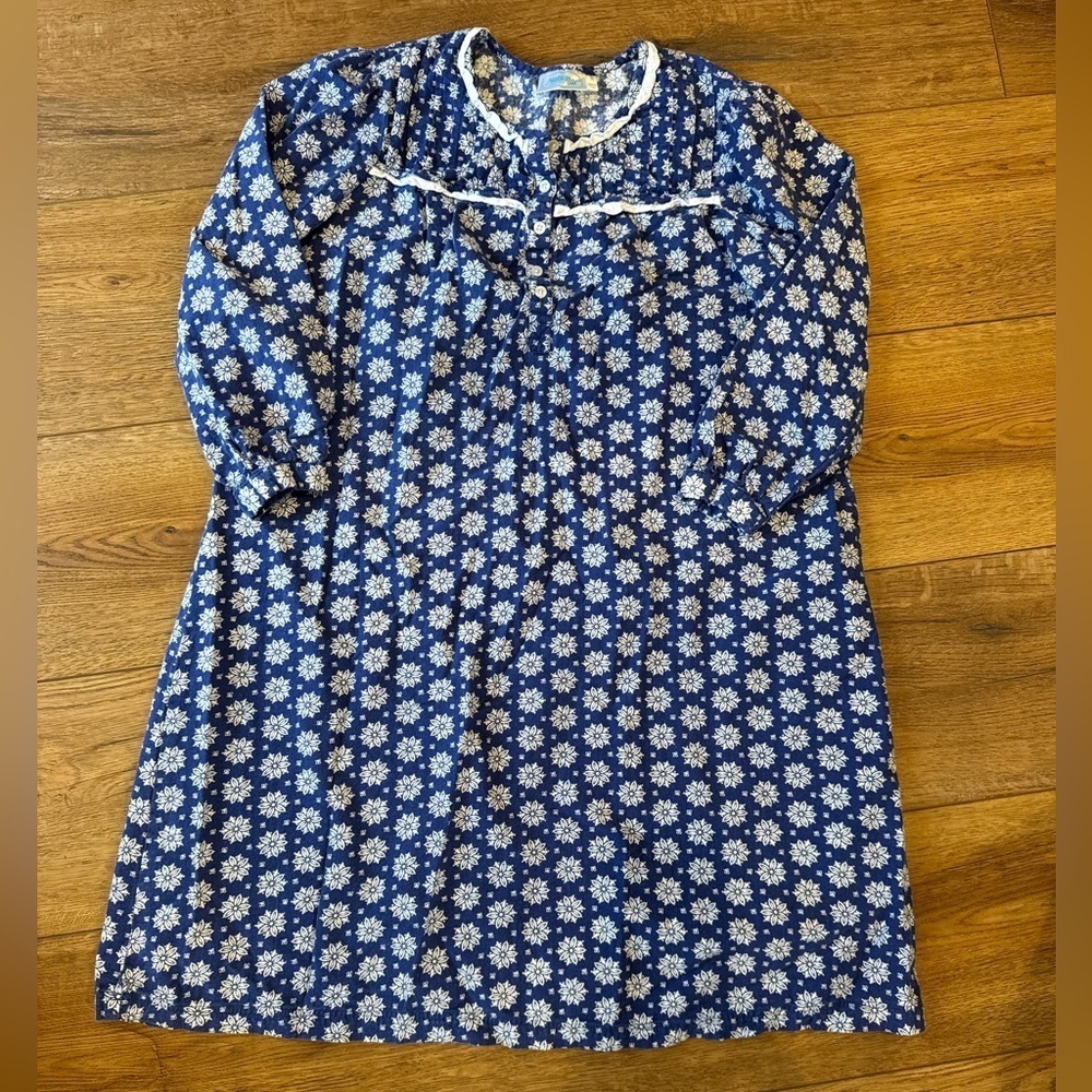 Vintage National Snowflake Cotton Flannel Midi Nightgown / Medium